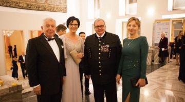 Slavnostn galaveer 100 NEJ